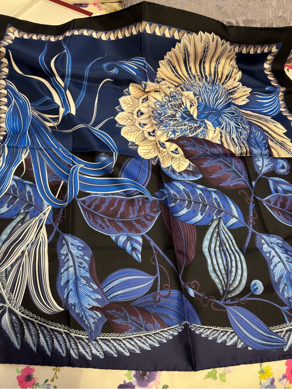 Salvatore Ferragamo silk scarf. - Picture 9 of 9